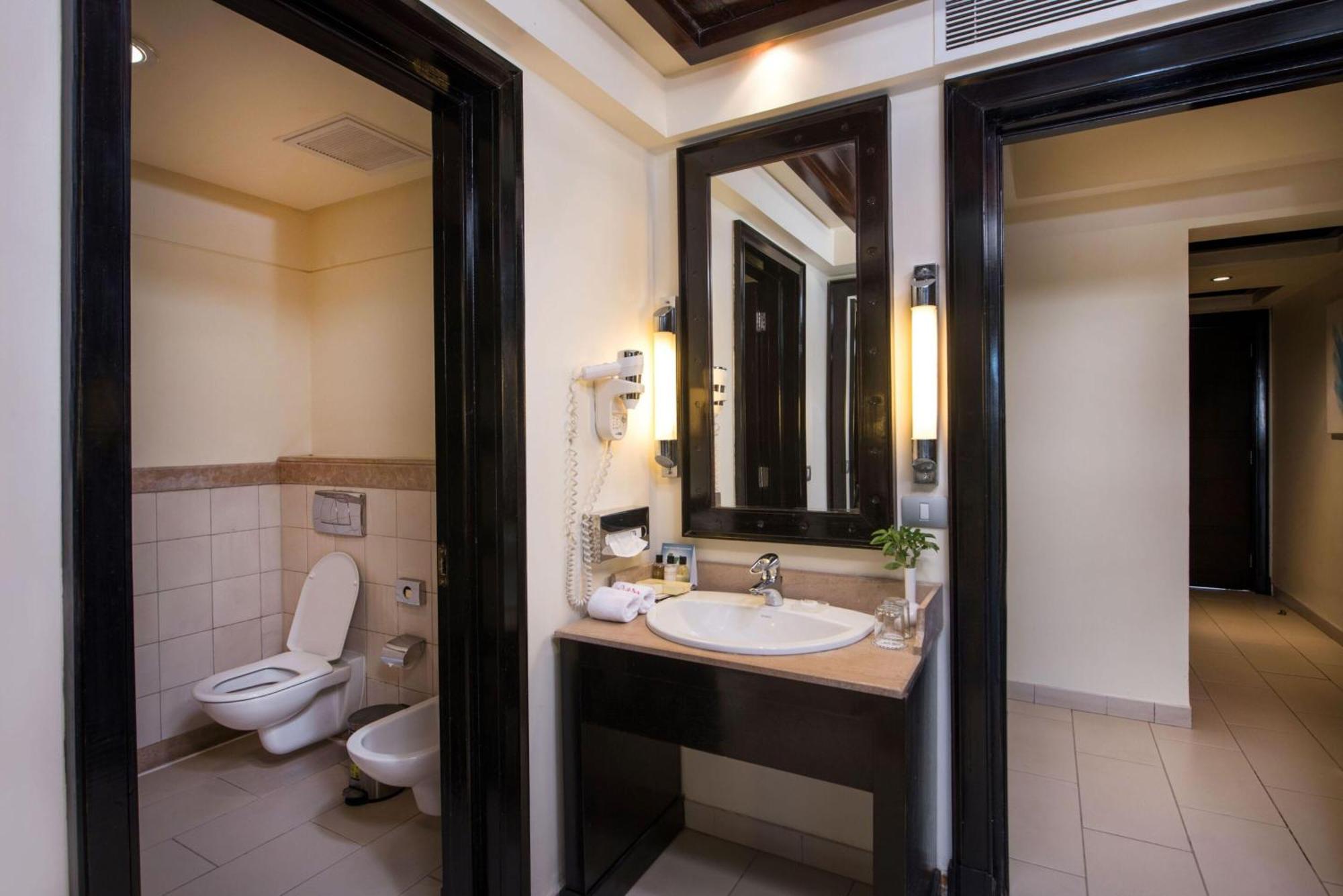 Reef Oasis Blue Bay Resort & Spa Sharm el Sheikh Esterno foto Bathroom