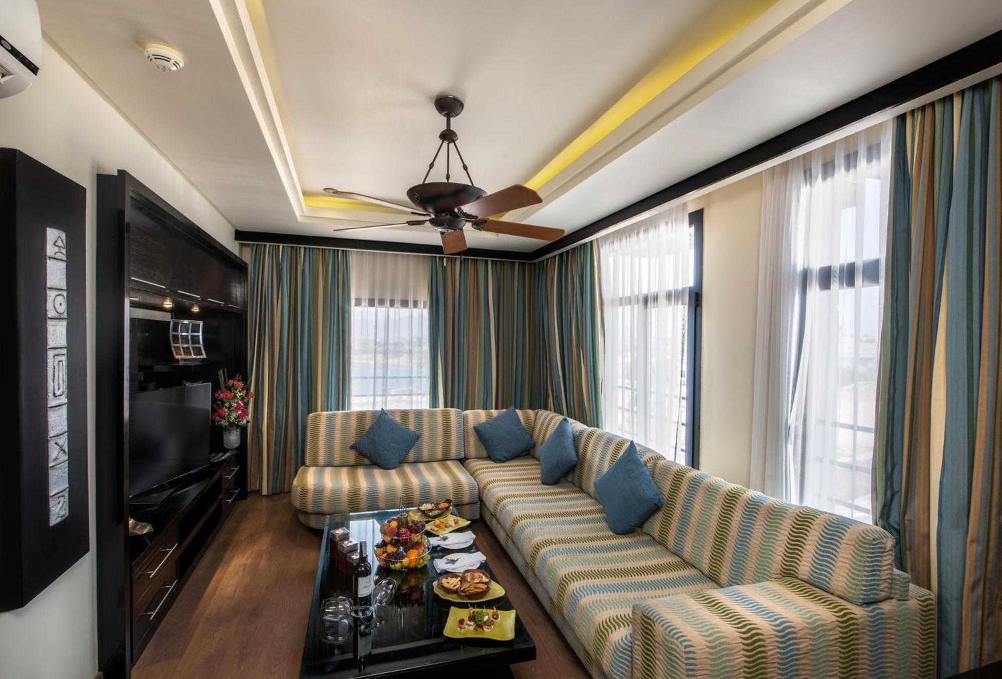 Reef Oasis Blue Bay Resort & Spa Sharm el Sheikh Esterno foto A living room