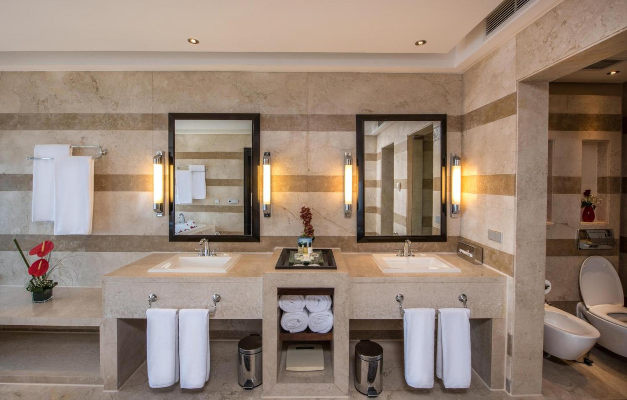 Reef Oasis Blue Bay Resort & Spa Sharm el Sheikh Esterno foto Bathroom