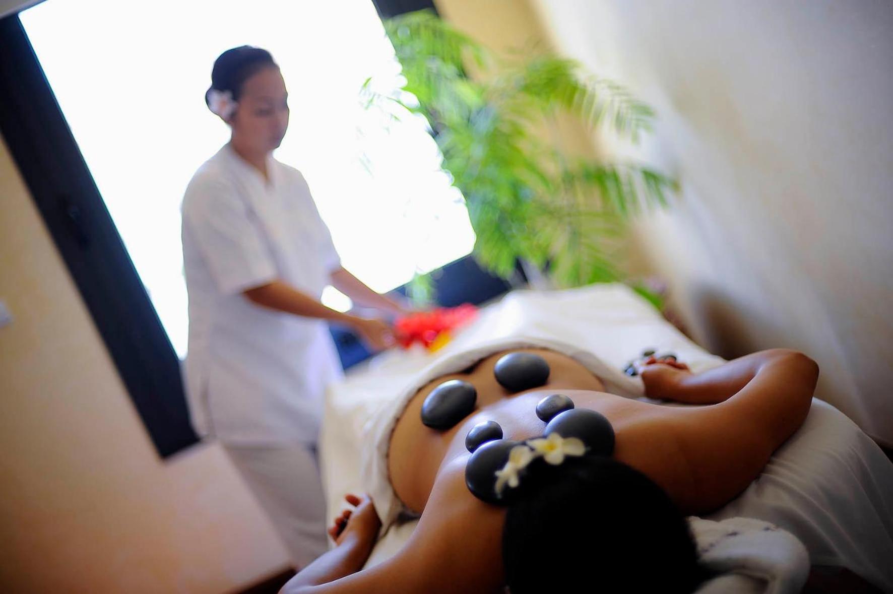 Reef Oasis Blue Bay Resort & Spa Sharm el Sheikh Esterno foto Hot stone massage