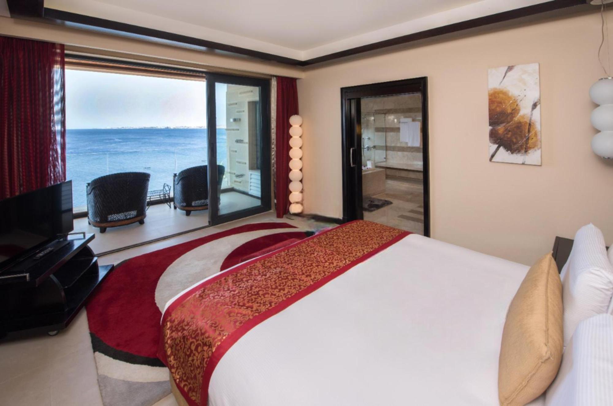 Reef Oasis Blue Bay Resort & Spa Sharm el Sheikh Esterno foto A bedroom at the hotel