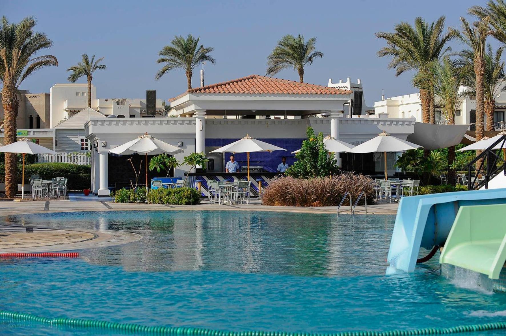 Reef Oasis Blue Bay Resort & Spa Sharm el Sheikh Esterno foto The pool at the Hilton Sharm El Sheikh