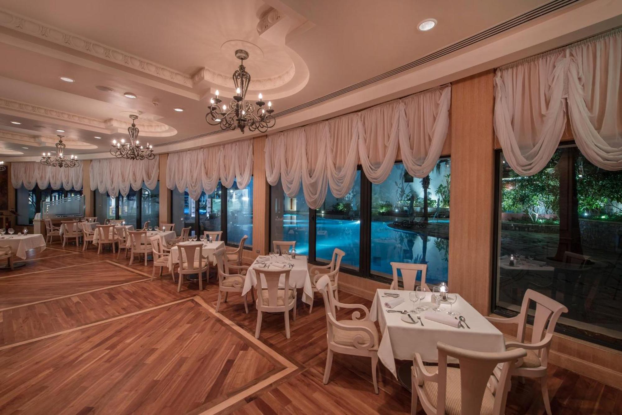 Reef Oasis Blue Bay Resort & Spa Sharm el Sheikh Esterno foto The restaurant