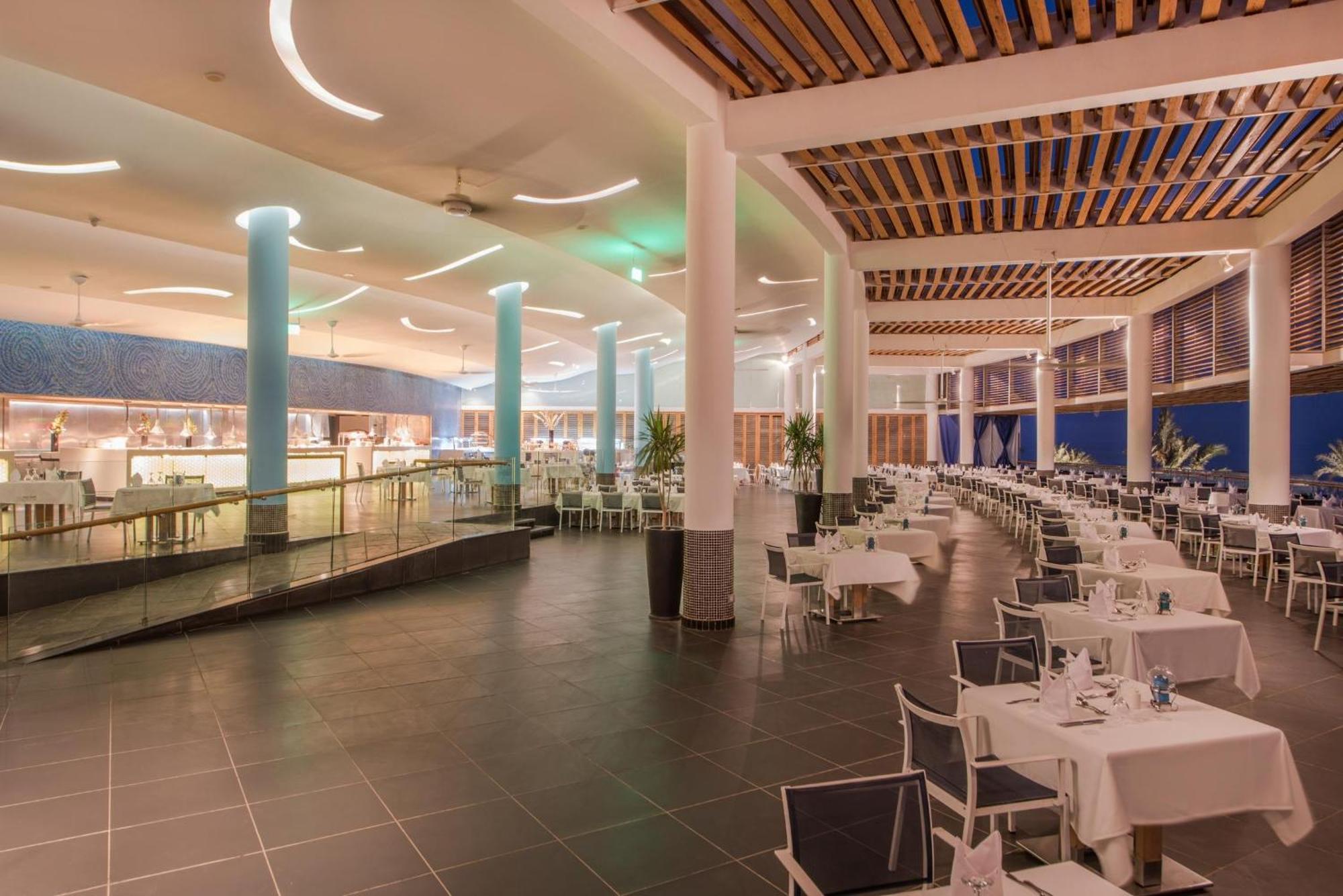 Reef Oasis Blue Bay Resort & Spa Sharm el Sheikh Esterno foto The buffet at the hotel