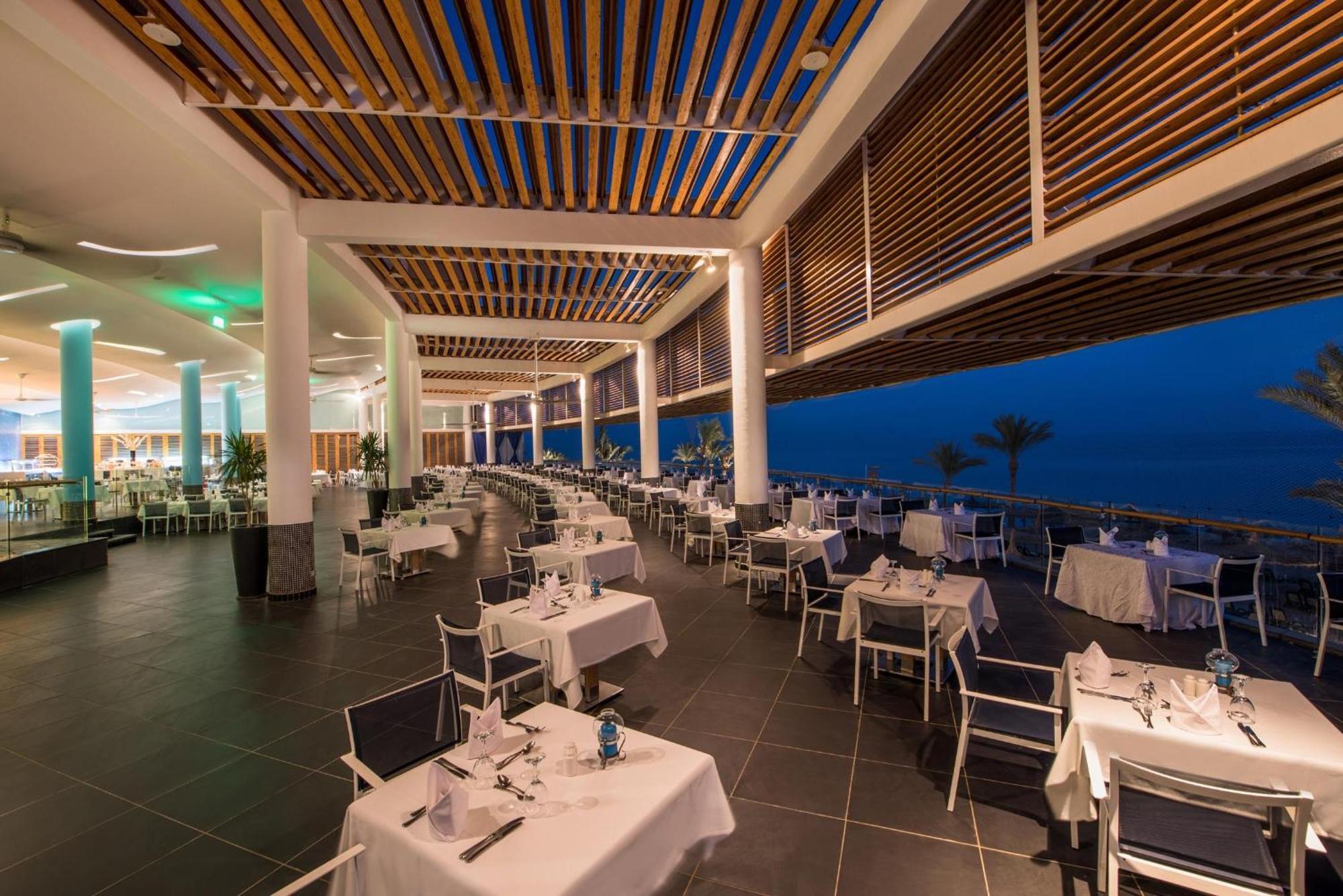 Reef Oasis Blue Bay Resort & Spa Sharm el Sheikh Esterno foto The Deck