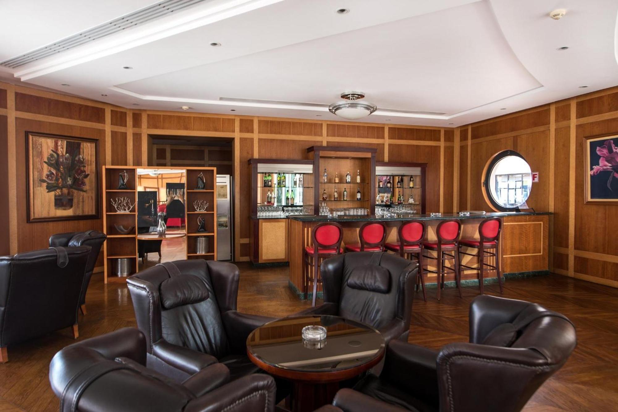 Reef Oasis Blue Bay Resort & Spa Sharm el Sheikh Esterno foto The lounge at the airport