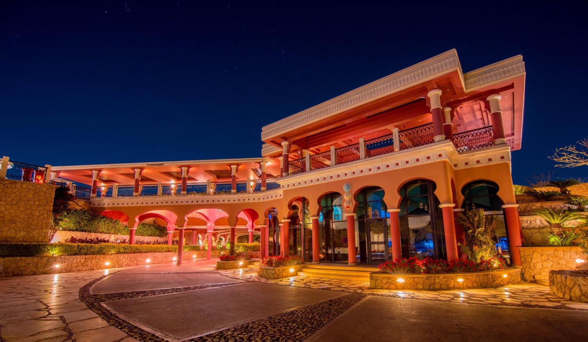 Reef Oasis Blue Bay Resort & Spa Sharm el Sheikh Esterno foto The resort at night