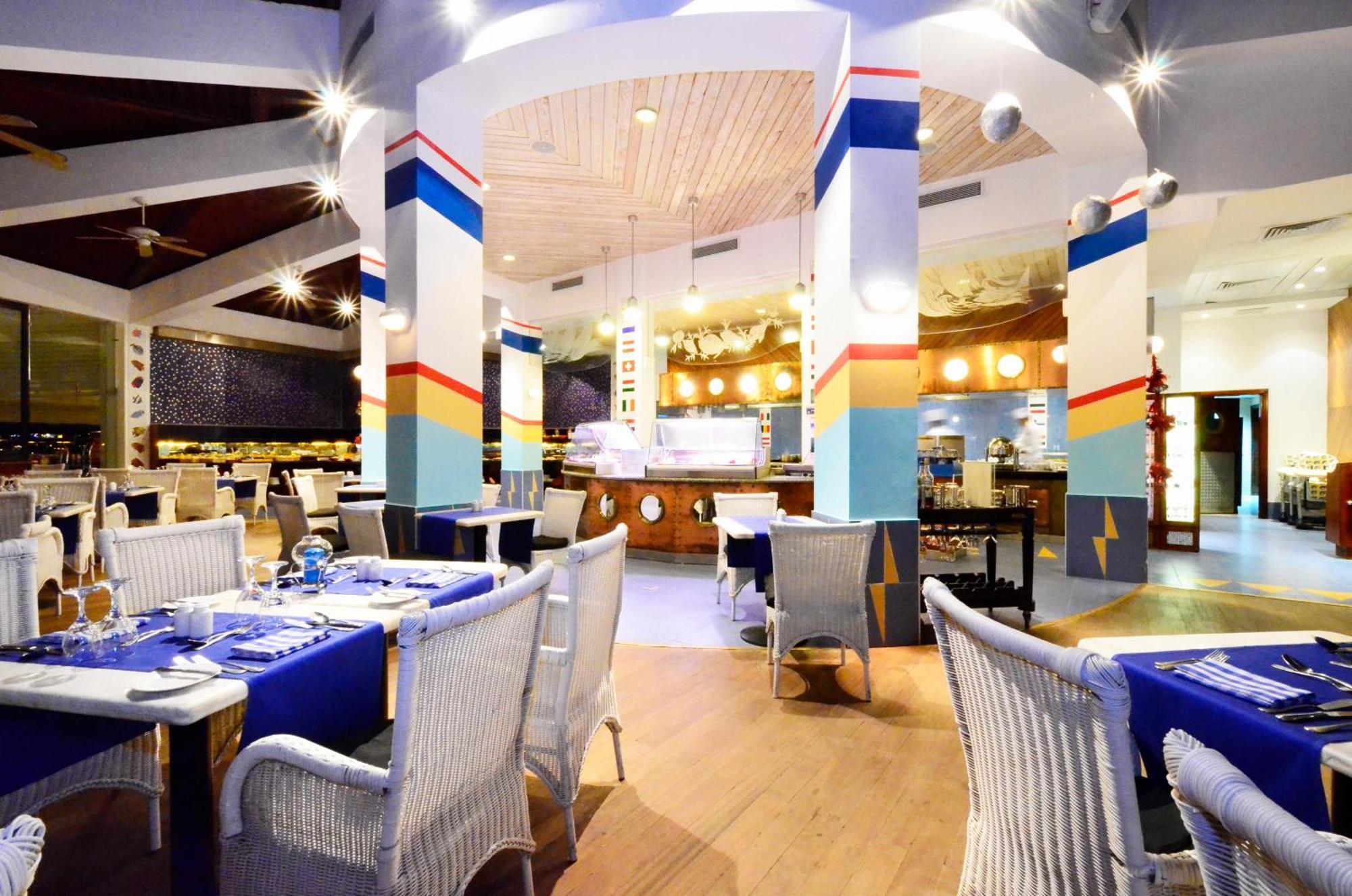 Reef Oasis Blue Bay Resort & Spa Sharm el Sheikh Esterno foto The interior of the restaurant