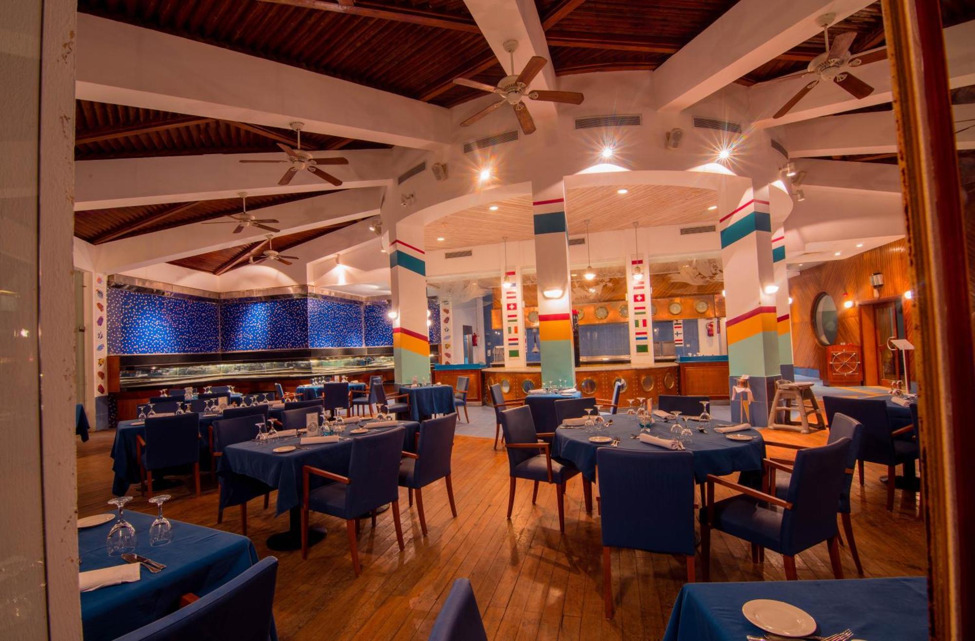 Reef Oasis Blue Bay Resort & Spa Sharm el Sheikh Esterno foto The restaurant at the club