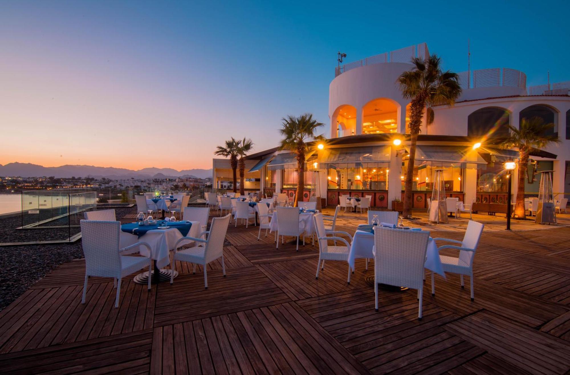 Reef Oasis Blue Bay Resort & Spa Sharm el Sheikh Esterno foto The hotel's rooftop bar