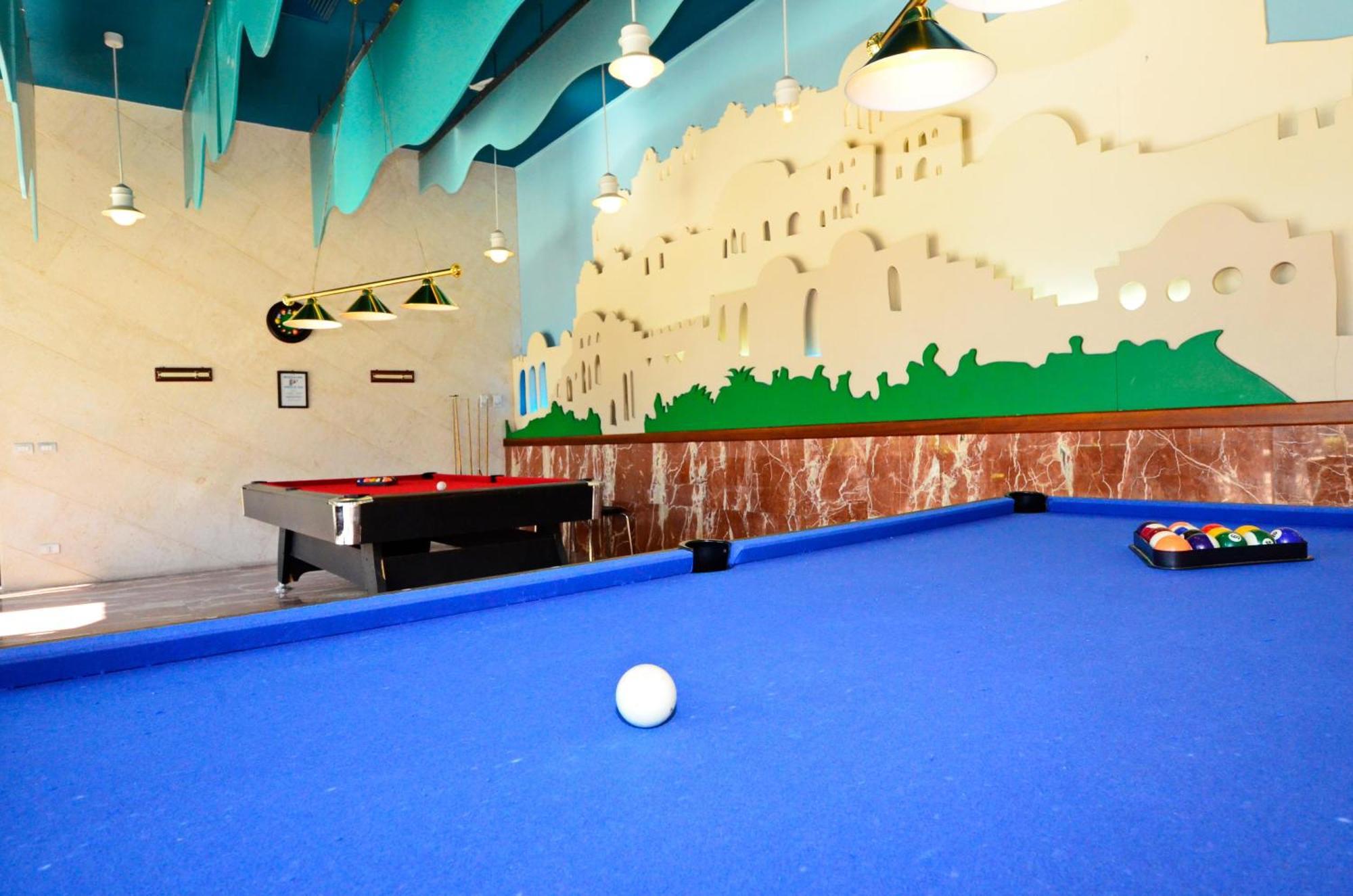 Reef Oasis Blue Bay Resort & Spa Sharm el Sheikh Esterno foto The pool table at the 2010 World Snooker Championship