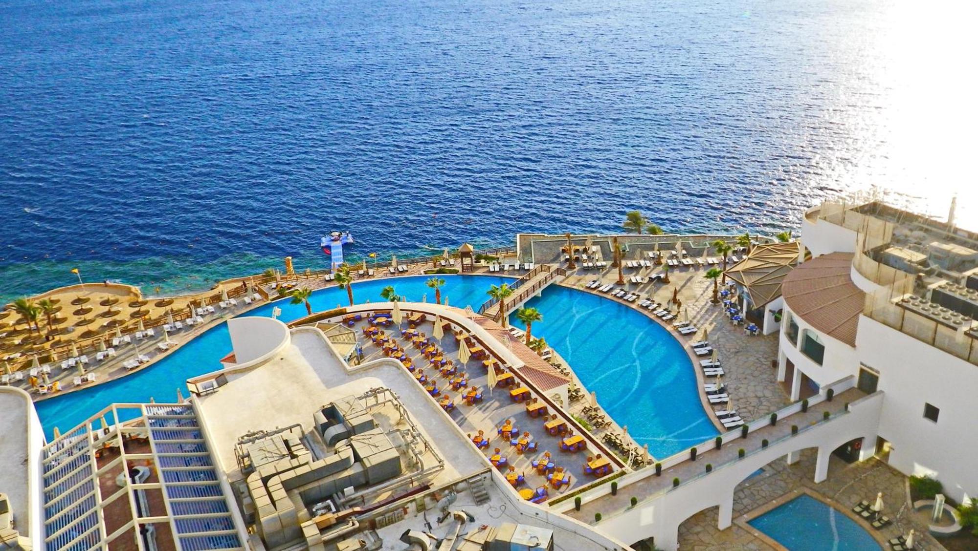 Reef Oasis Blue Bay Resort & Spa Sharm el Sheikh Esterno foto The resort's swimming pool