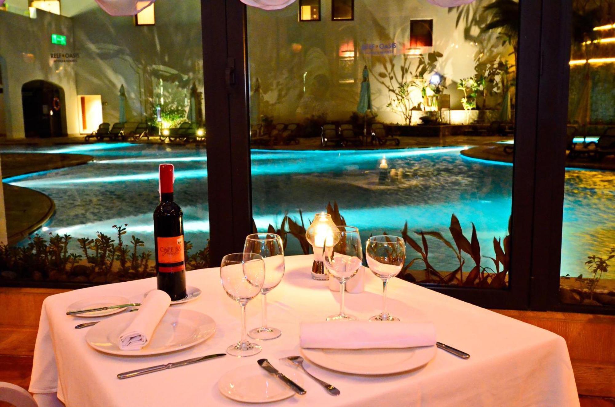 Reef Oasis Blue Bay Resort & Spa Sharm el Sheikh Esterno foto The restaurant at the hotel