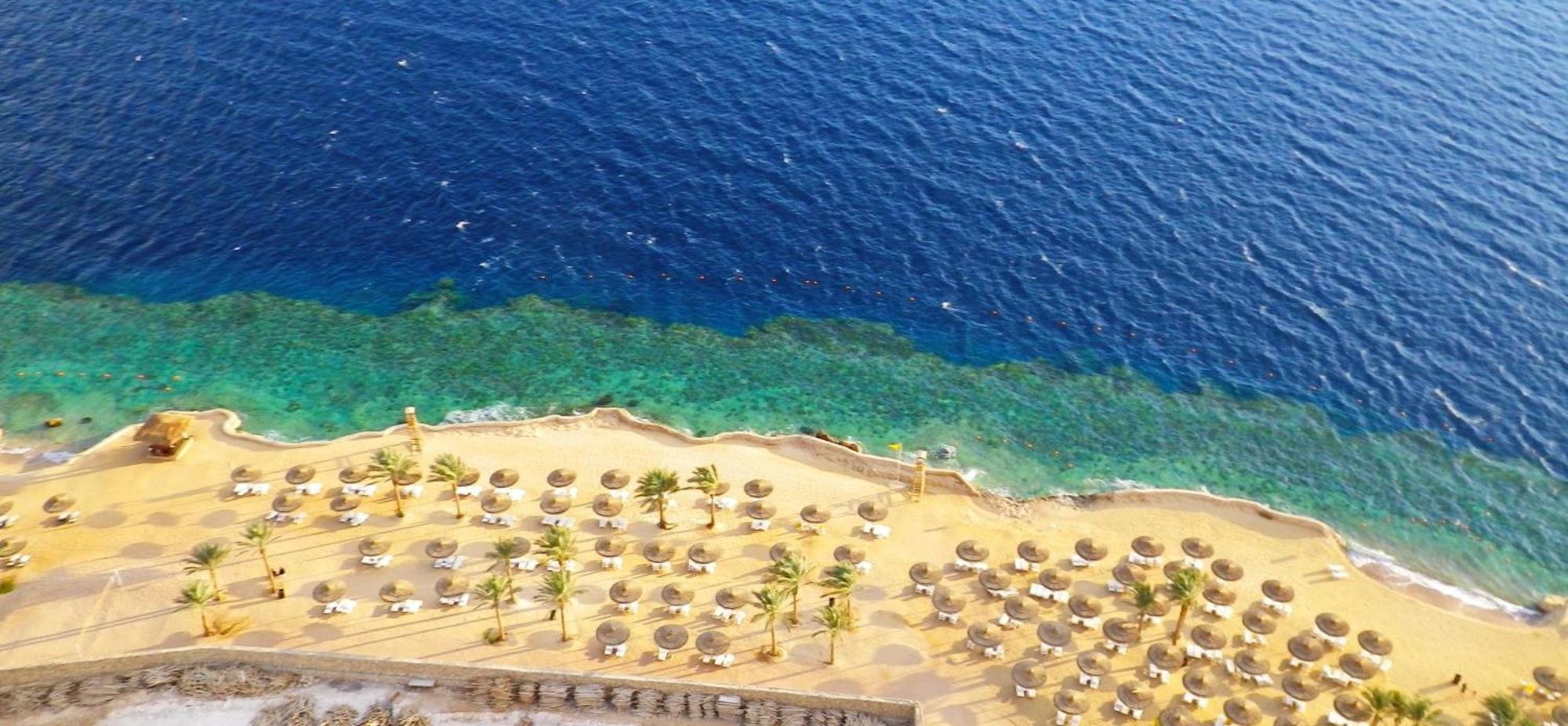Reef Oasis Blue Bay Resort & Spa Sharm el Sheikh Esterno foto Aerial view of the beach